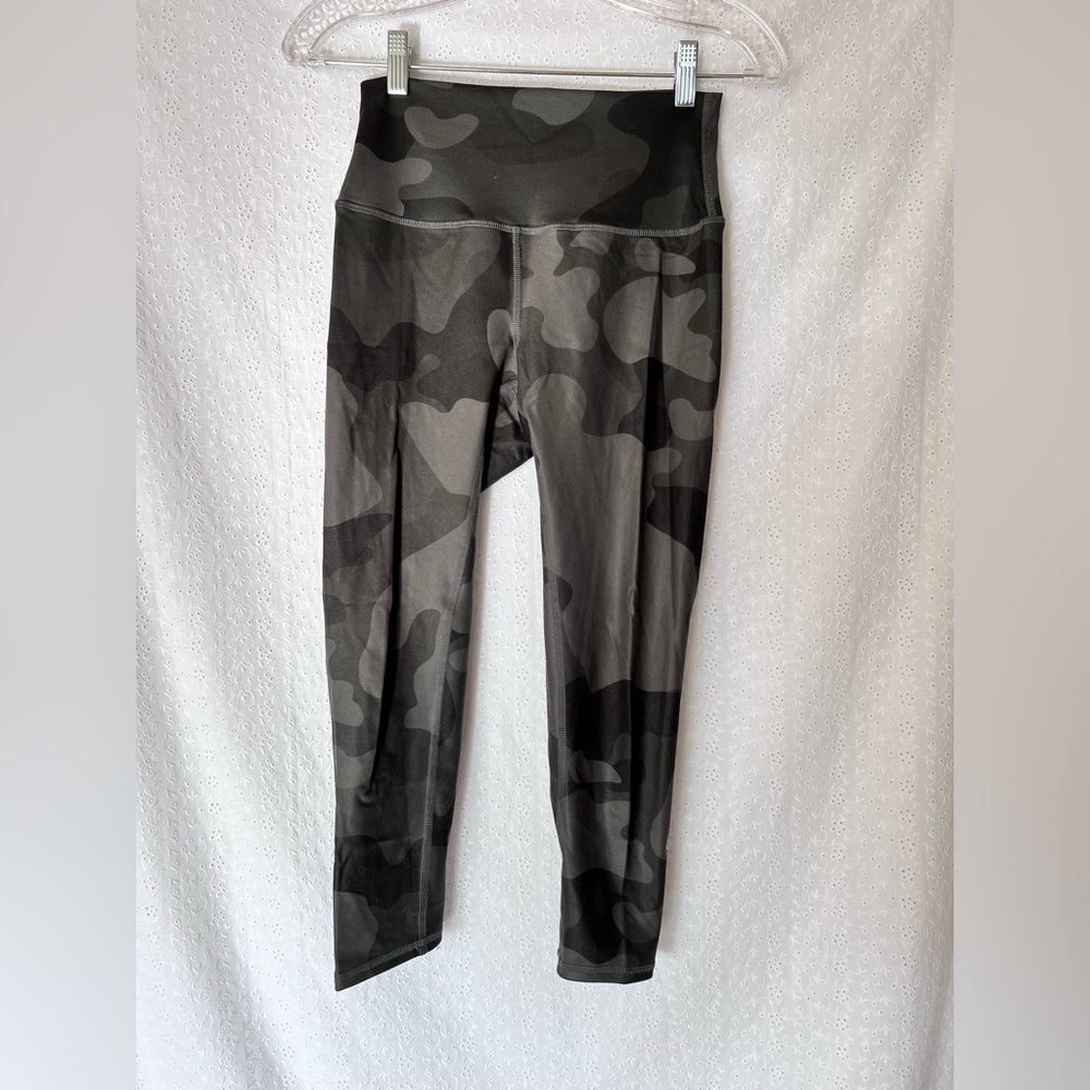 Alo Yoga Grey Camo crop leggings XS
